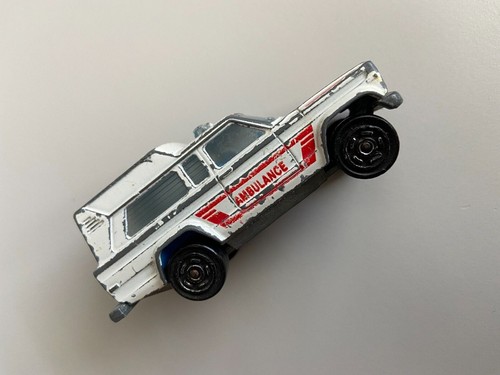 MAJORETTE Ambulanza n.269 Jeep Wagoneer Ambulance Scala 1:64 Made in France - Foto 2 di 11