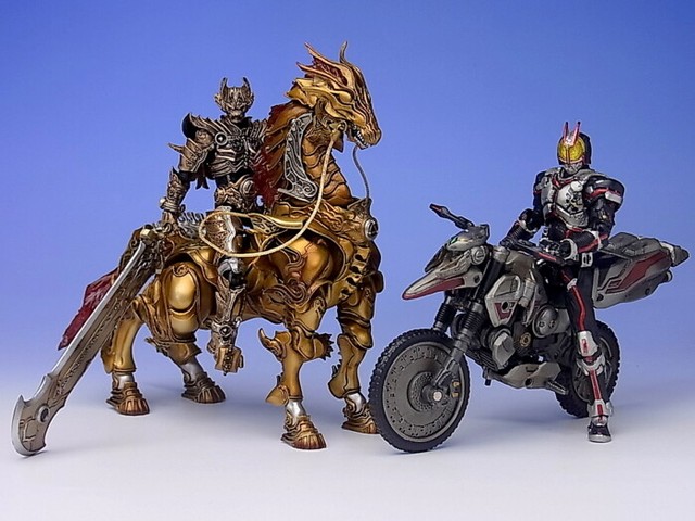 30▢GARO 極魂 黄金騎士 牙狼 & 魔導馬 轟天 セット KM1224-4 30▢GARO 極魂 黄金騎士 牙狼 & 魔導馬 轟天 セット KM1224-4