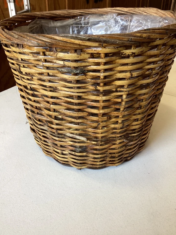 Vintage Round Wicker Storage Basket 16” Round by 12” High With Liner - Image 3 of 4