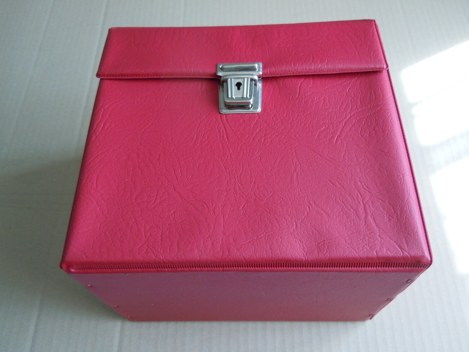 VINTAGE 1980s RECORD CARRY STORAGE CASE BOX DARK RED VINYL 7” SINGLES