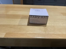 Mary Kay Mineral Powder Foundation Ivory 2 #016887 DISCONTINUED in Box .28 Ounce