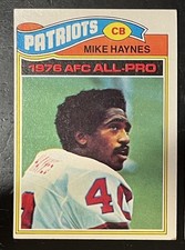1977 Topps Football #50 Mike Haynes Rookie Card - Patriots Crease Free. rookie card picture