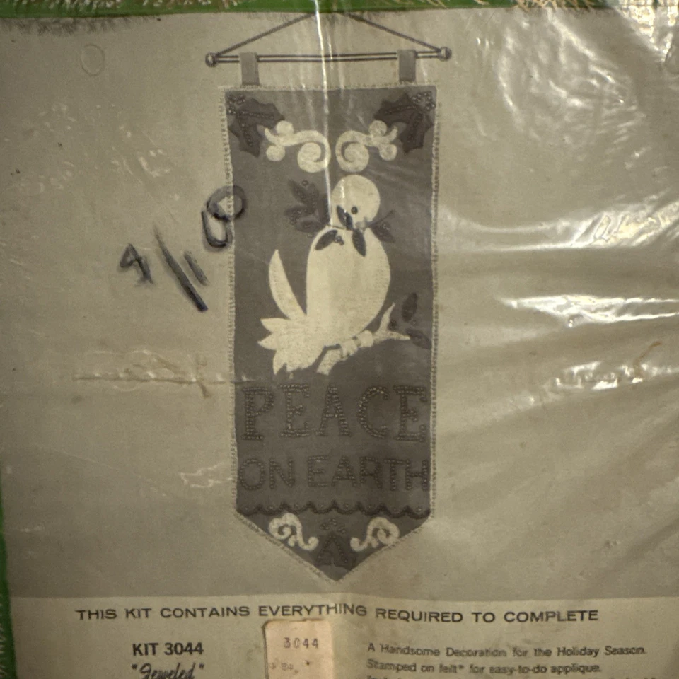 Kit de agujas de Navidad Bucilla panel de Navidad con joyas paz en la tierra Foto 3 de 4