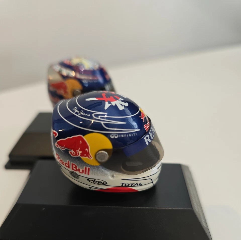 2 x Sebastian Vettel 2011 World Champion & Monaco 1/8 1:8 Helmet Red Bull helme - Image 3 of 4