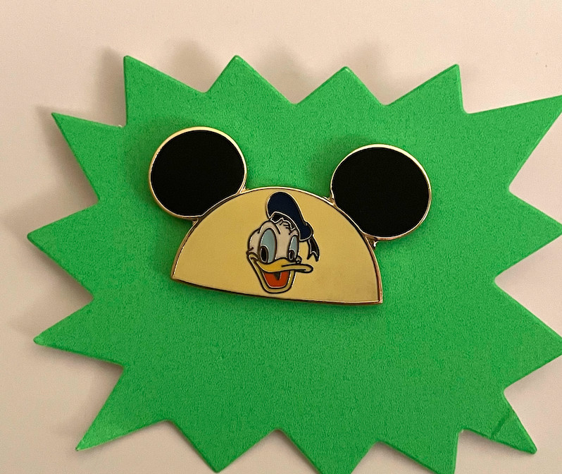 Disney Pin. Yellow Donald Duck Mickey Mouse Ear Hat. Limited Edition. Very Nice.