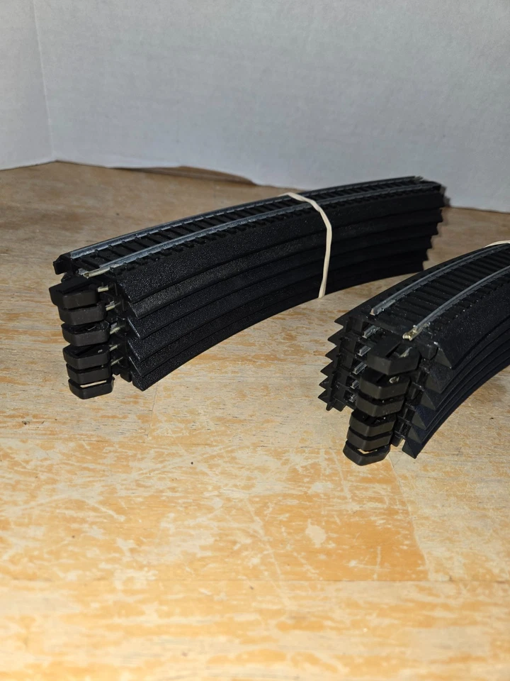 BACHMANN HO SCALE EZ TRACK BLACK STEEL (12) CURVED 18" RADIUS - Image 2 of 4