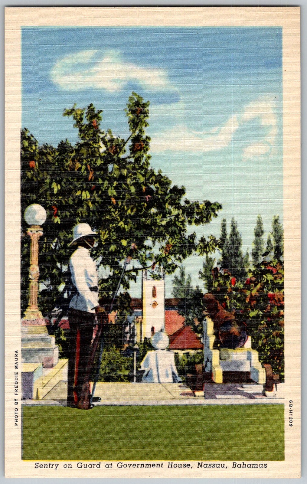 Vtg Linen Postcard Sentry Guard Government House Nassau, Bahamas 1940s