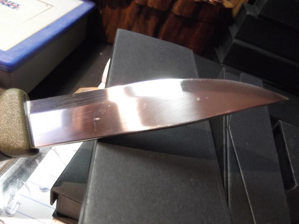 8.75" MORAKNIV SERIE MILITAR HOJA DE CARON AFILADA ESPECIFICACIONES MILITARES VERDE Y NEGRO Foto 2 de 4