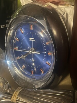 VINTAGE FASHION ALARM CLOCK 2 JEWELS 70s