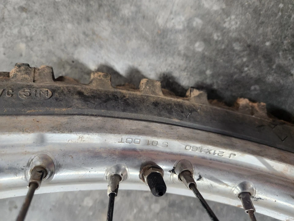 Llanta delantera Honda CR250R 1997 con neumático 44650-MAC-680 Foto 2 de 4