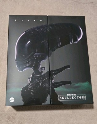 Monster High Skullector Alien Xenomorph Collector's Doll