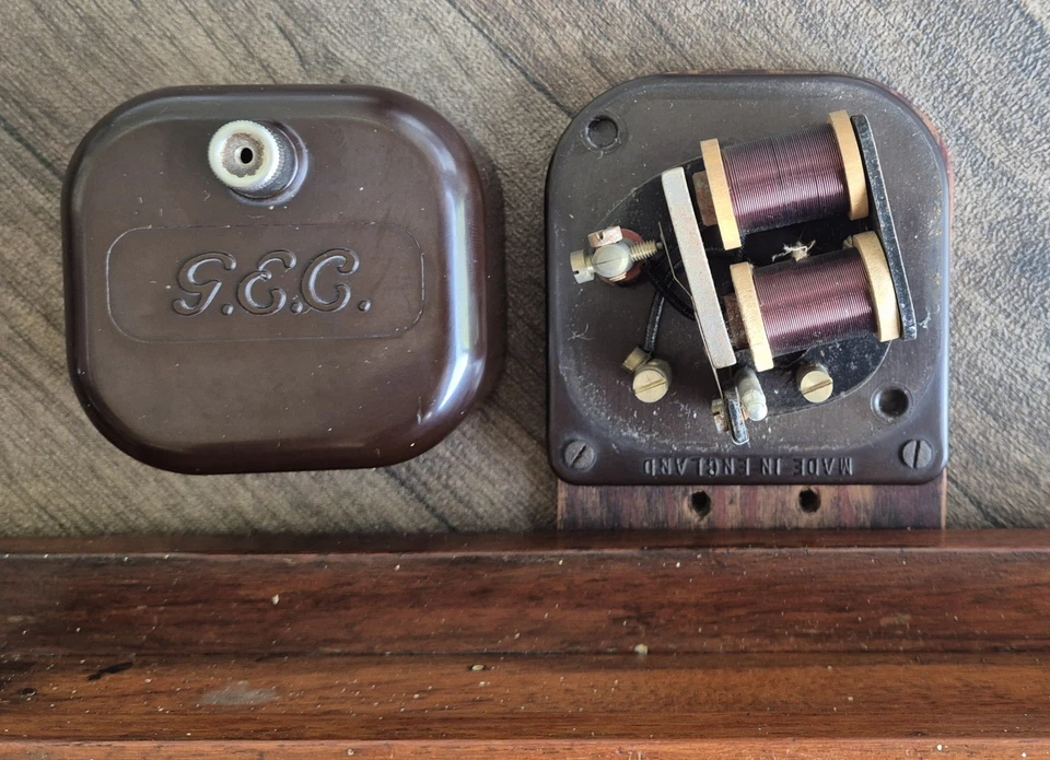 Indicador de campana de mayordomo/siervo GEC caja de llamadas de 3 ventanas (de colección, antigua) Foto 3 de 3