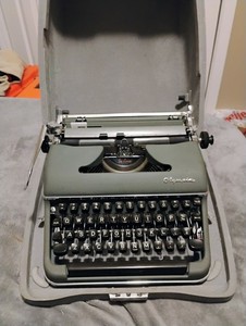 Olympia De Luxe Typewriter | eBay