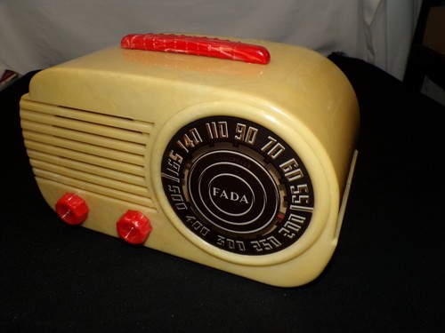 FADA 845 Cloud Radio Swirled Ivory Plastic with Red Trim 1940s - Picture 2 of 13