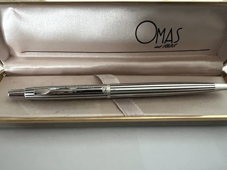 Penne Galleggianti Magnetiche Operitacx - 2 Pezzi Con Base, Cromate - Per Ufficio, Regalo Elegante - Nero E Argento - Foto 3