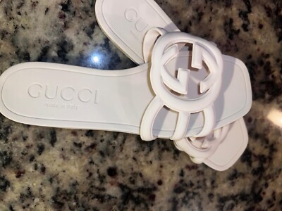 Gucci Women Sandals Slides Rubber .size 8New Without Box Light Cream