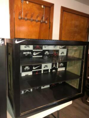 NIKE SNEAKER + HAT DISPLAY CASE 