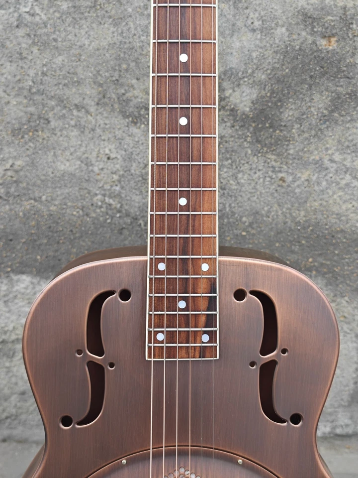 Guitarra Resonadora Estilo O Acabado Mate Rojo Óxido con Estuche Rígido para Guitarra Foto 4 de 4