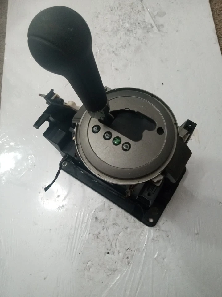 MITSUBISHI ENVAVOR PALANCA DE CAMBIOS MONTAJE PALANCA DE CAMBIOS PISO 2004-11 MR953503-01 Foto 2 de 4