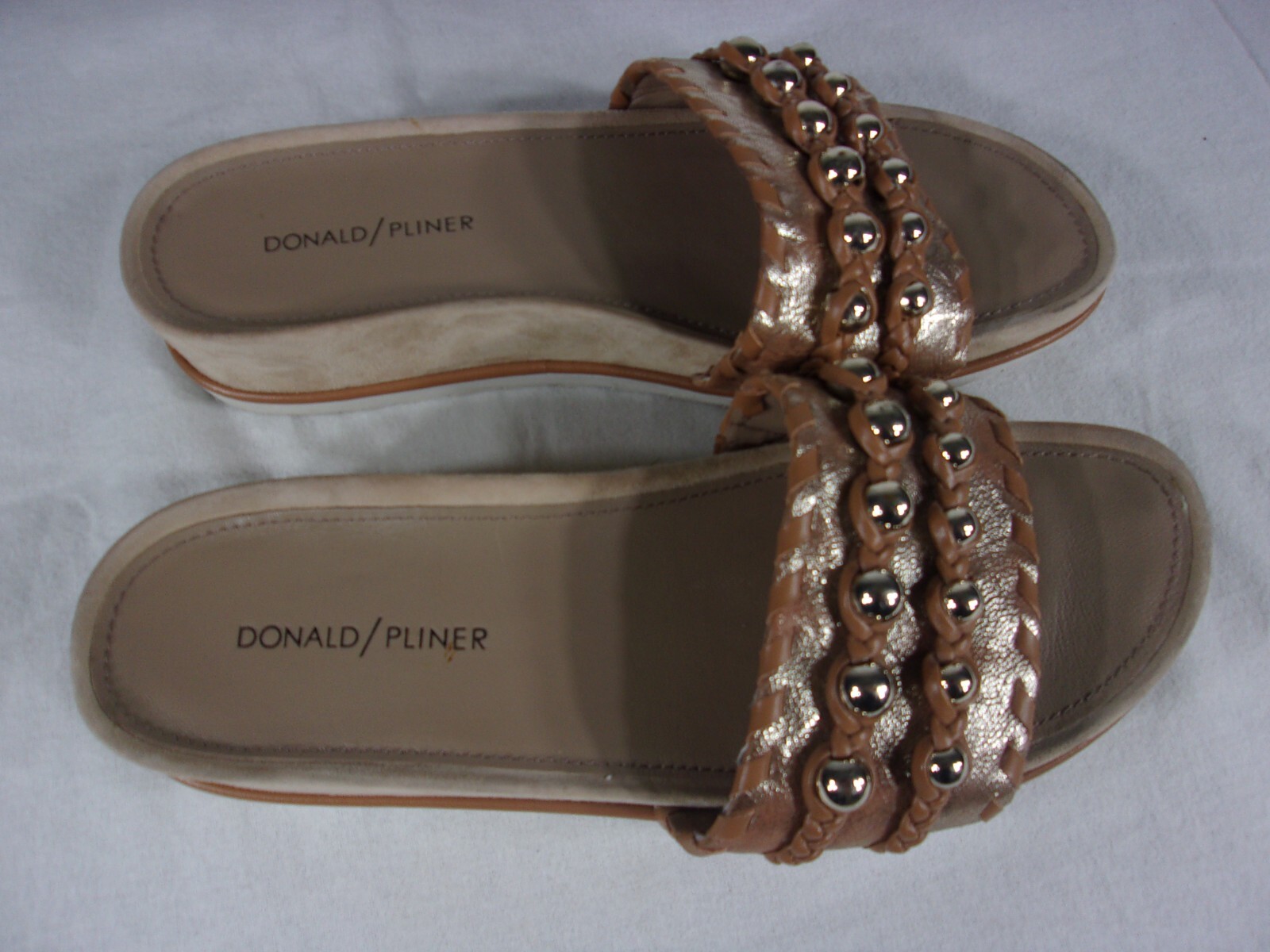 APL DONALD PLINER Carlie TAN diapositive con zeppa in pelle intrecciata impreziosite taglia 9M usate in ottime condizioni