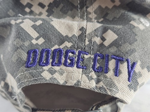 Gorra de camuflaje digital ajustable para Nike Dodge City Community College Conquistadores - Imagen 7 de 13