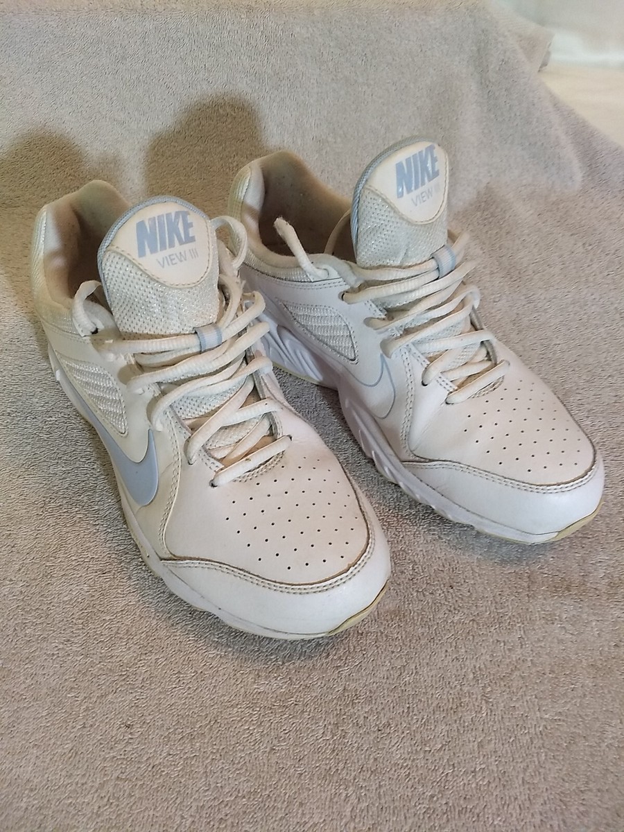 Nike Womens View III White Walking Shoes (454122-140), Size: