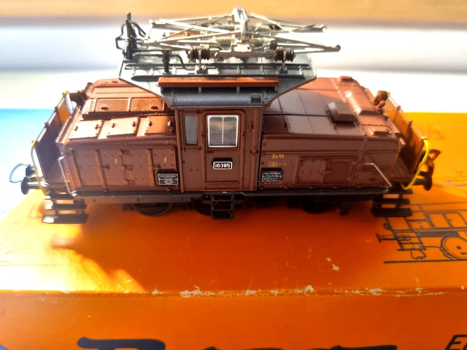 ROCO SWISS RAILWAYS (SBB) Ee3/3 ELECTRIC LOCOMOTIVE #16385 (BOXED) HO Scale - Image 3 of 4