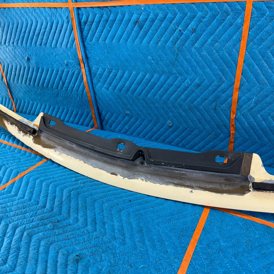 Panel de acabado de parachoques delantero Chrysler Maserati 1989-1991 con moldura OEM Foto 4 de 4