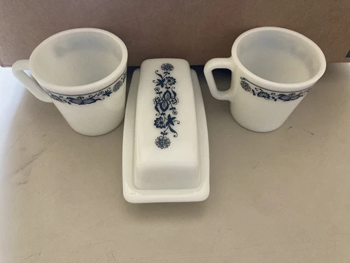 Vintage Pyrex 1410 Coffee Mugs Old Town Blue Onion Milk Glass Cups & Butter Dish