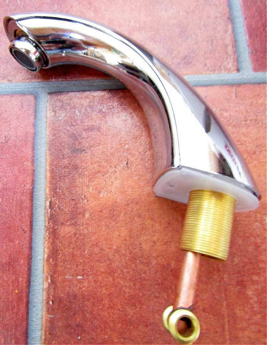 NEW DELTA 3530 SERIES SPOUT w/ AERATOR RP26141 / RP18508 eBay