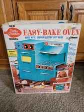 Vintage 1969 Easy Bake Oven Kenner Betty Crocker Model 1500 Green