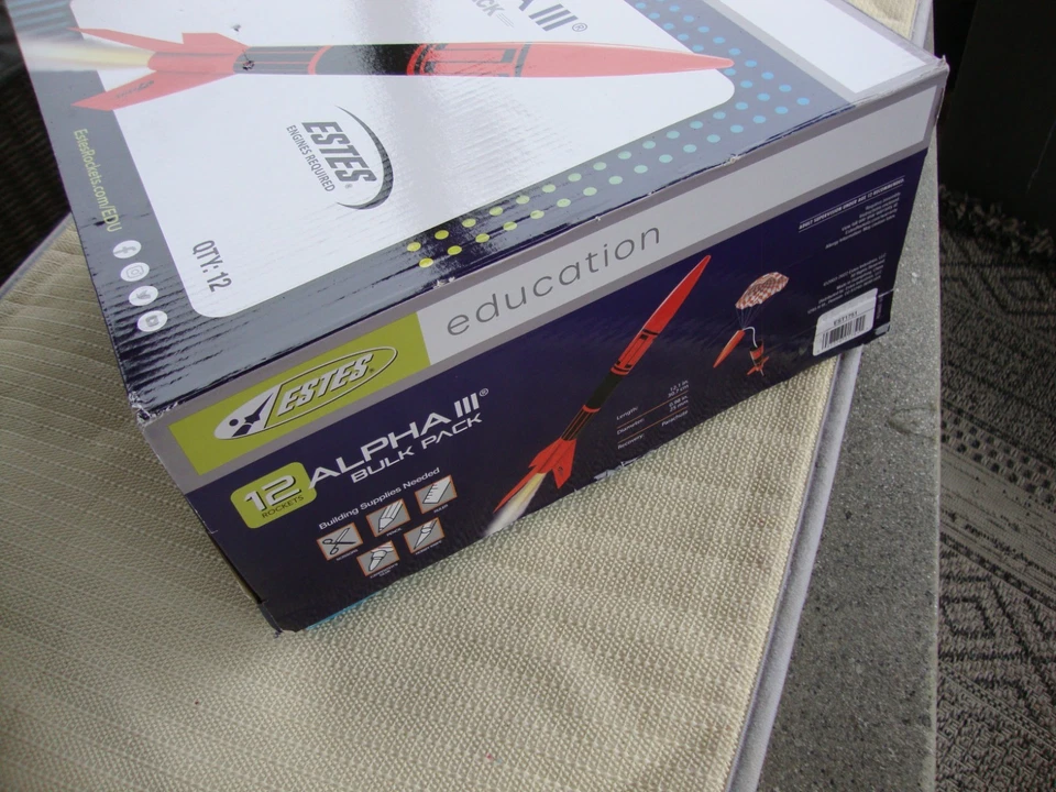 Estes Alpha III Rocket Bulk Pack - Inclui 8 kits de foguetes modelo iniciante - Imagem 3 de 4