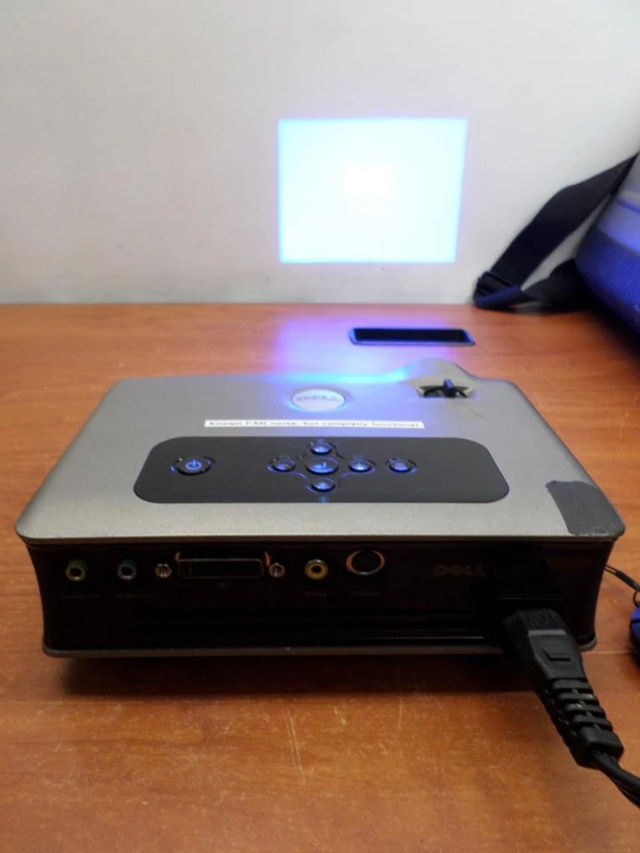 Dell Silver 3400MP DLP Projector with Case and Accessories (Lamp hours 545 used) - Image 3 of 4