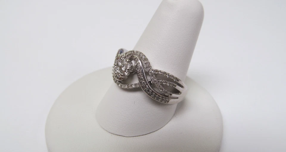 10 Kt. Anillo con racimo de diamantes de oro blanco talla 8,5 (4,11 g) Foto 4 de 4