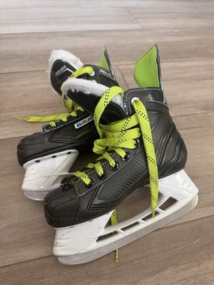 Bauer Hockey Skates XLS  Size 2 Nice!