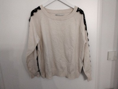 Damen-Strickpullover von ONLY, Gr. L, beige mit schwarzer Spitzenapplikation