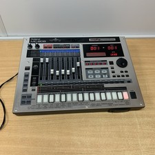 Roland MC-808 Groovebox Sampler Sequencer