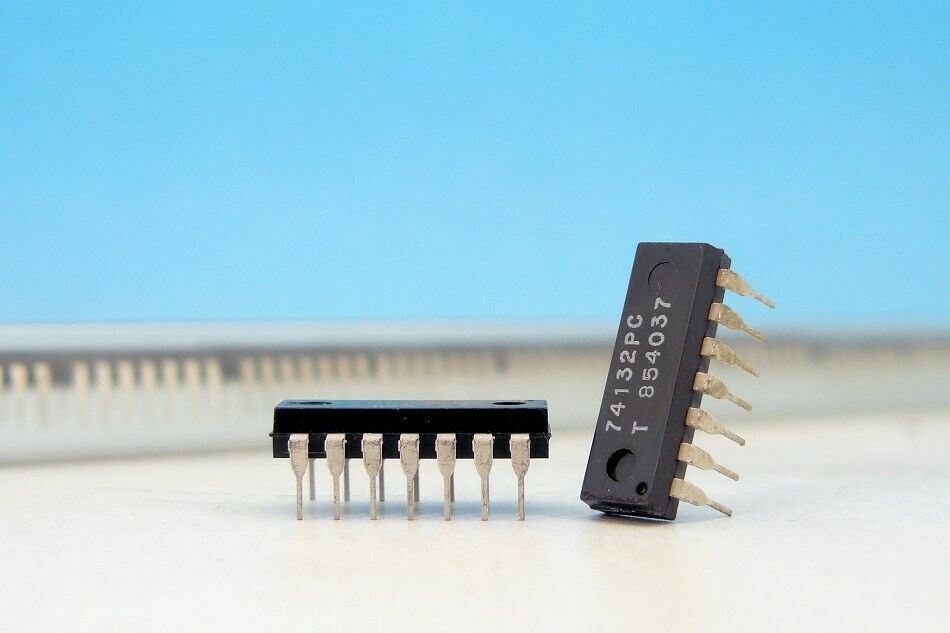 10 x 74132PC Tungsram Quad 2-Input Schmitt Trigger NAND Gate IC