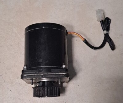 Lin Engineering Hybrid Stepper Motor 1.8 Angle 1.2V 6A 8618M-11P-03