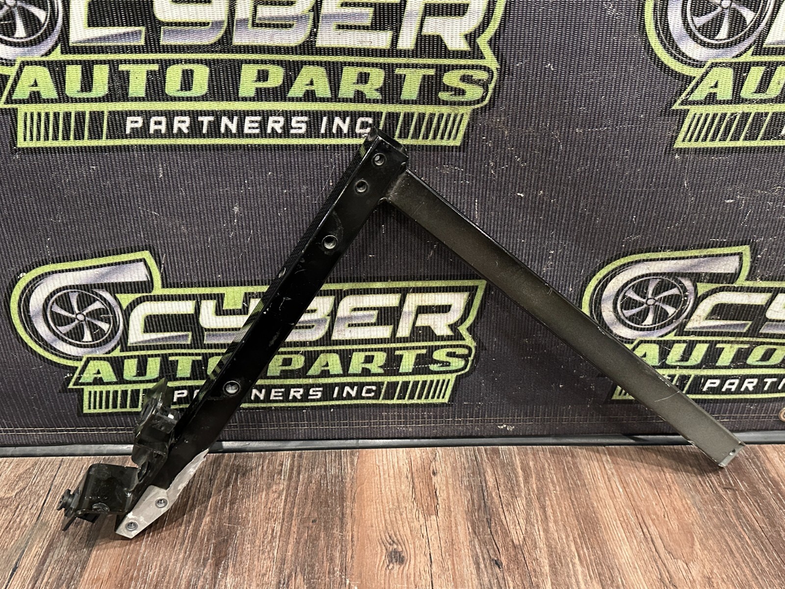 2017-18 AUDI R8 FRONT RIGHT RADIATOR SUPPORT BRACKET OEM 4S0 805 124 B