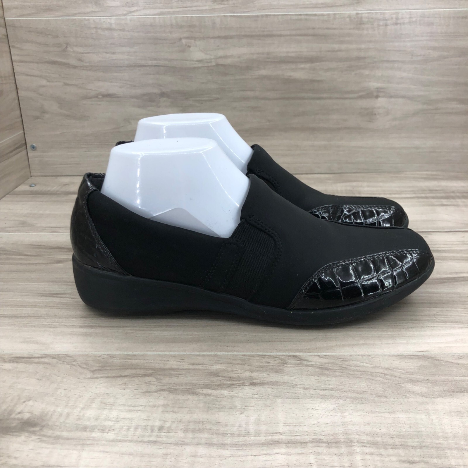 Clarks Women's Gael Rex Black Patent Leather Loafers Size 8.5 Slip-On-image