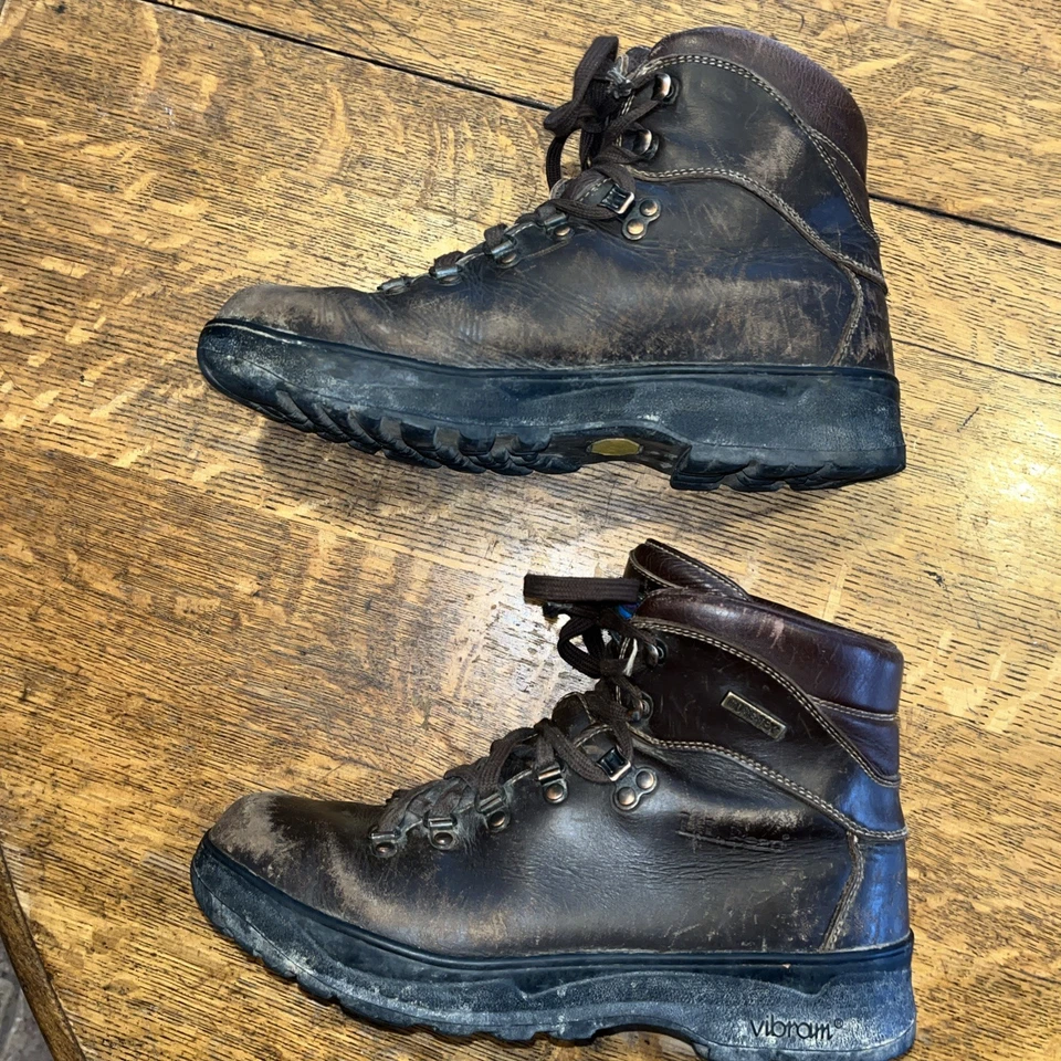 LL Bean Gortex Hiking Boot Mens 42 or 8 1/2 Vibram Soles - Image 2 of 4