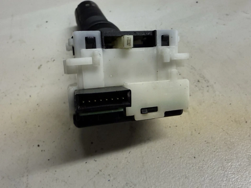 Interruptor de faros Nissan Titan SE 5,6 L 4x2 2004-2005 OEM Foto 4 de 4