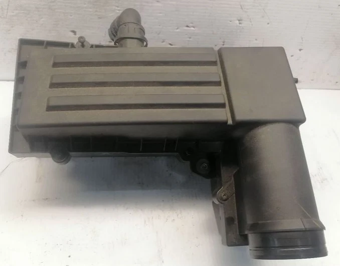 2014-2018 Volkswagen Jetta OEM Air Cleaner Filter Box Assembly 5C0-129-601-D Foto 2 de 4