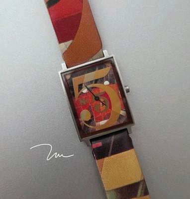 Metropolitan Museum of Art    Figure 5 in Gold  Watch | USA (c. 1990s)