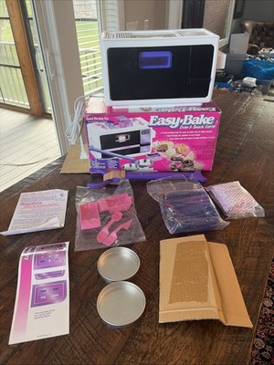 Vintage Easy Bake Oven 2000 WITH FOOD! Everything Is Sealed