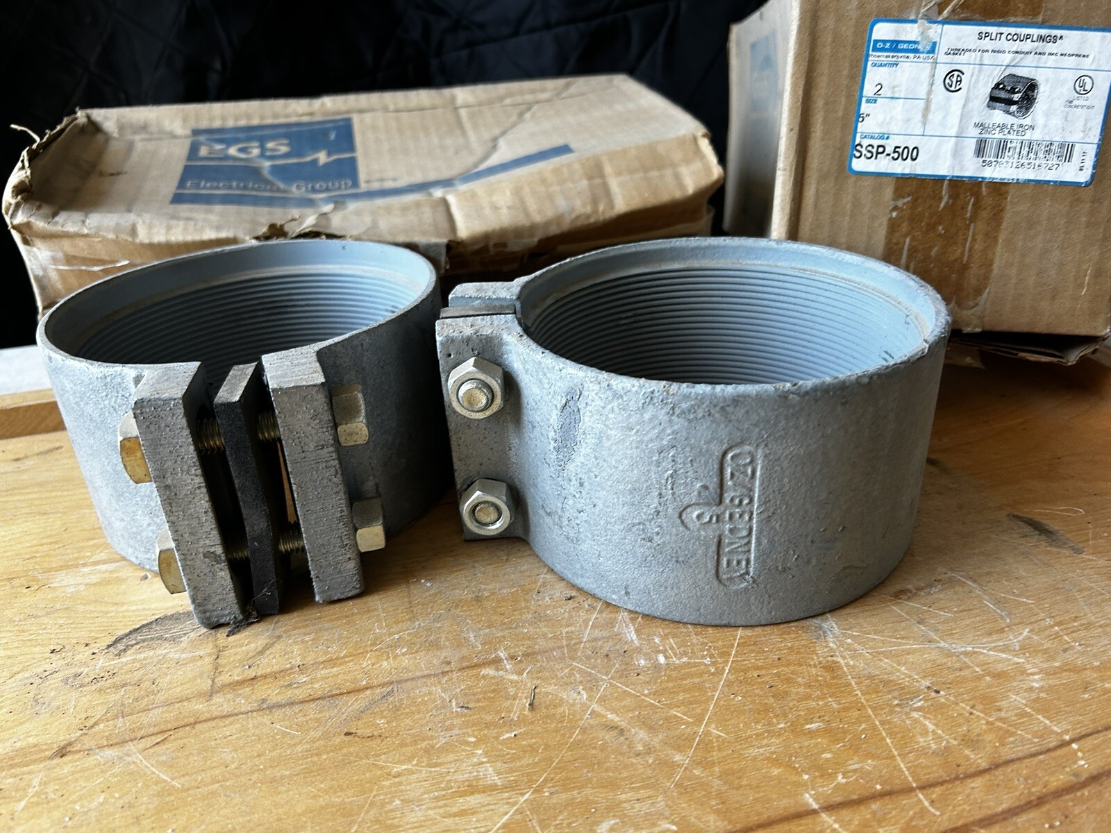 *NUEVO* CAJA DE 2 acoplamientos divididos Emerson O-Z/Gedney SSP-500 5"