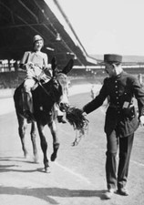 Caf Conf Feast - Buffalo Stadium Of Montrouge - 19330911 Old Photo