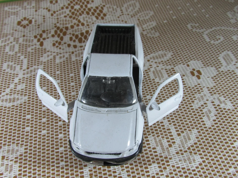 A199 Welly 9737 Ford F-150 Pick-Up Blanco Juguete A Fricción No Funcional 12 cm - Imagen 3 de 4