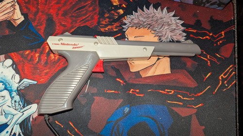 Nintendo NES Console System Bundle with Controllers & Zapper Tested Working - Picture 10 of 11